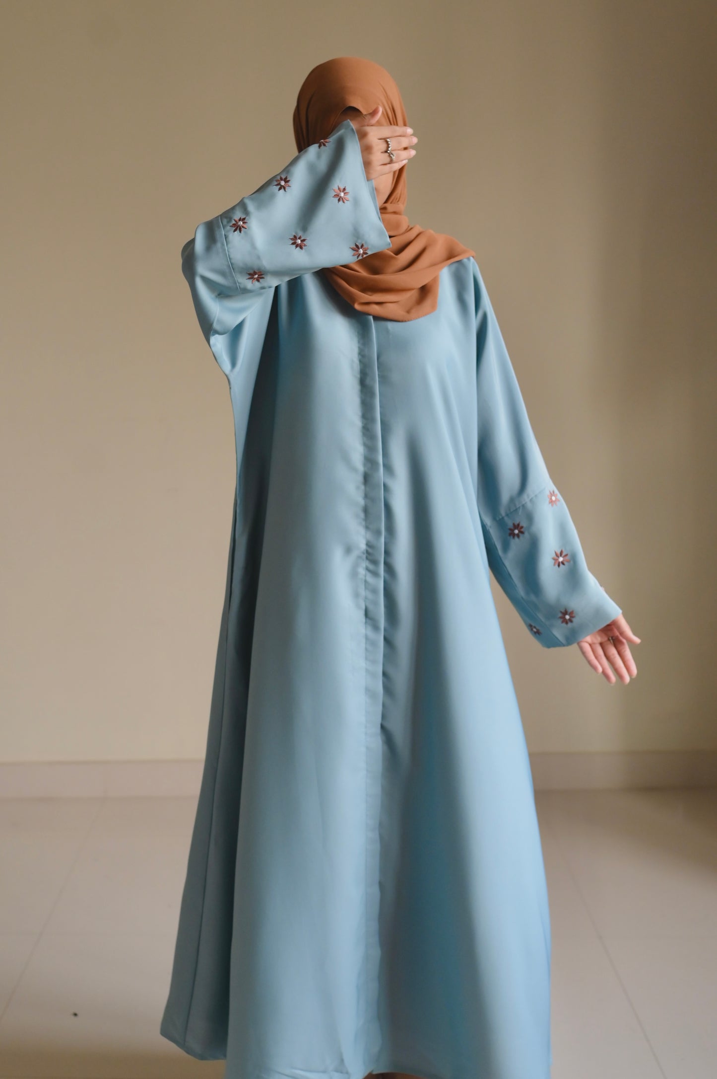 Daisies Abaya- Pistachio Cocoa