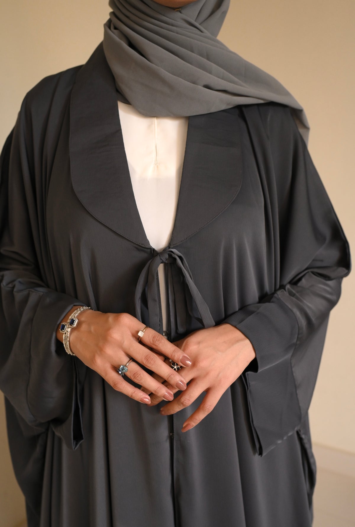 Nooré - Kaftan abaya- Charcoal Romantic Nida
