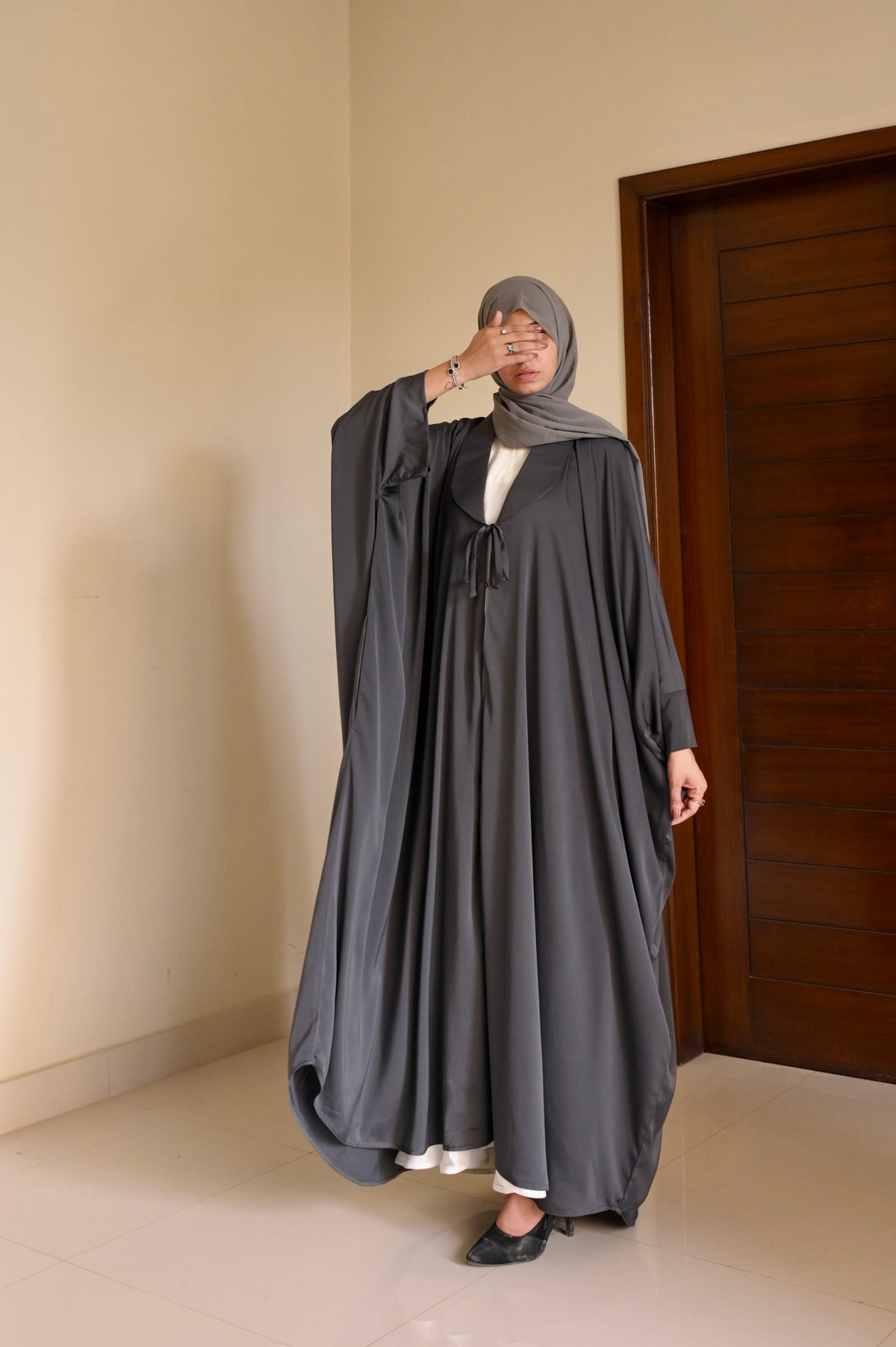 Nooré - Kaftan abaya- Charcoal Romantic Nida