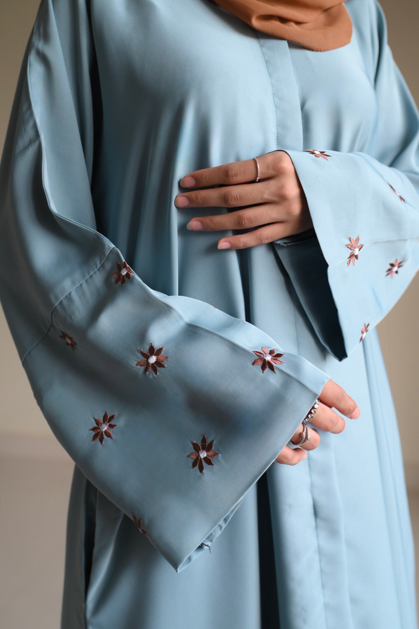 Daisies Abaya- Pistachio Cocoa