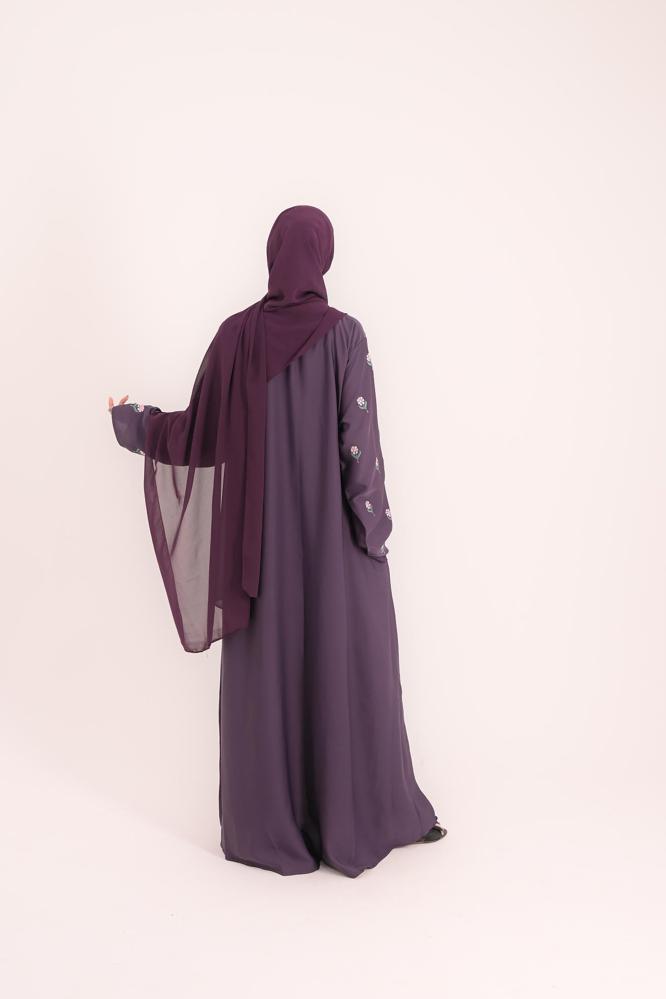 Lila Gulzar- Embroidered Abaya