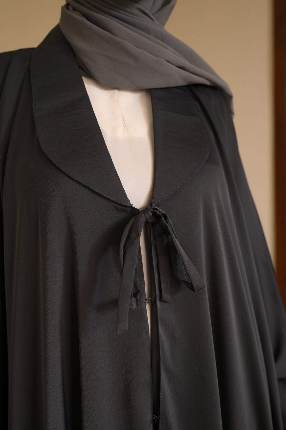 Nooré - Kaftan abaya- Charcoal Romantic Nida