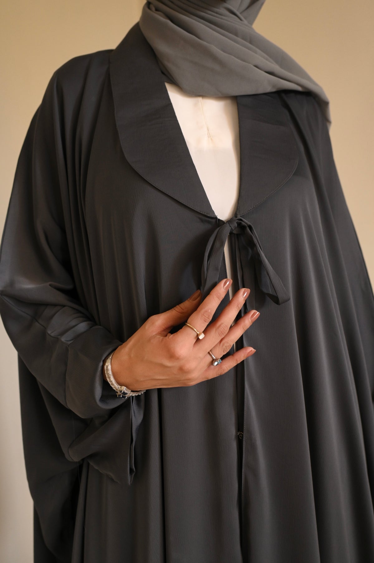Nooré - Kaftan abaya- Charcoal Romantic Nida
