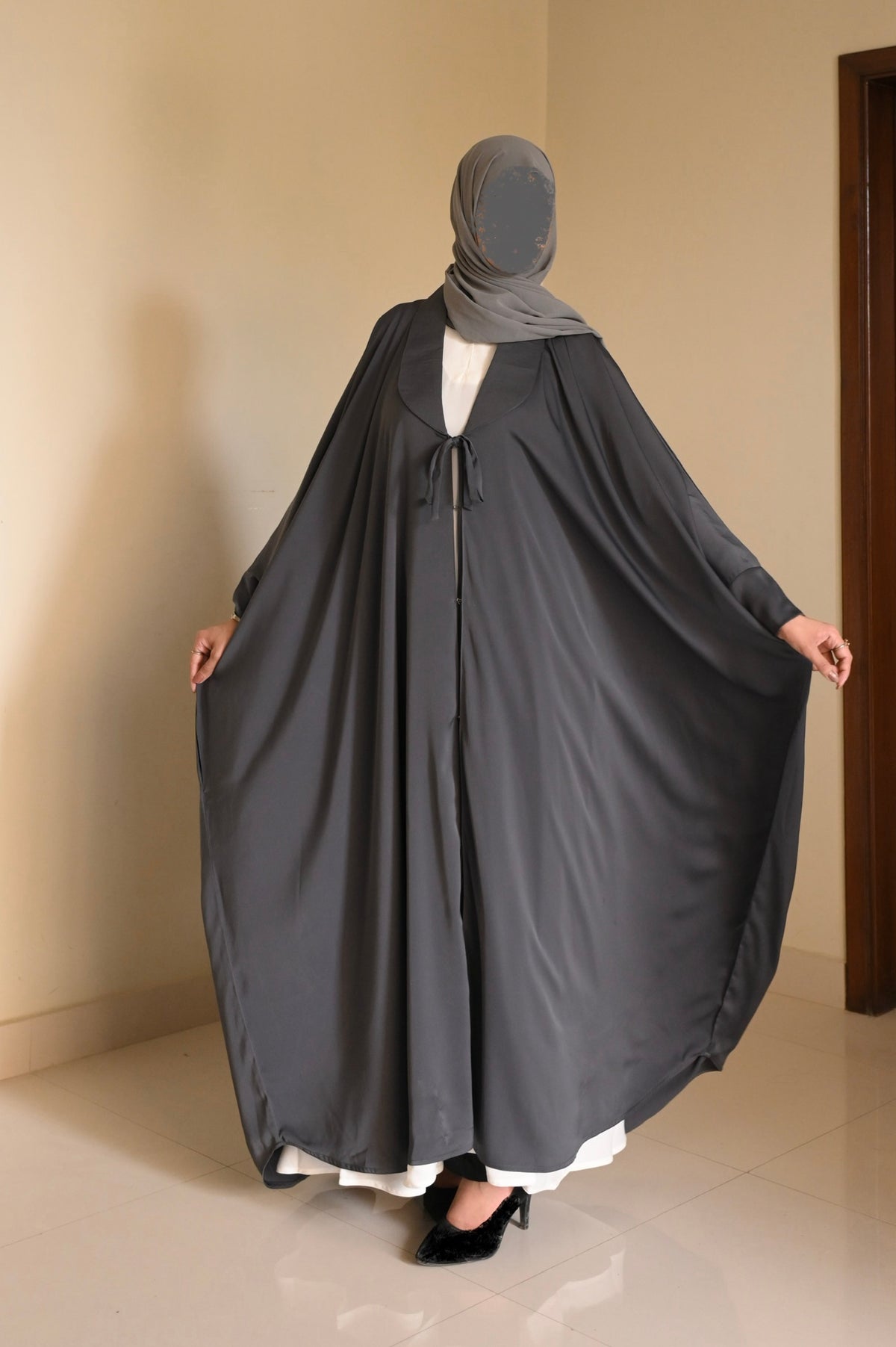 Nooré - Kaftan abaya- Charcoal Romantic Nida