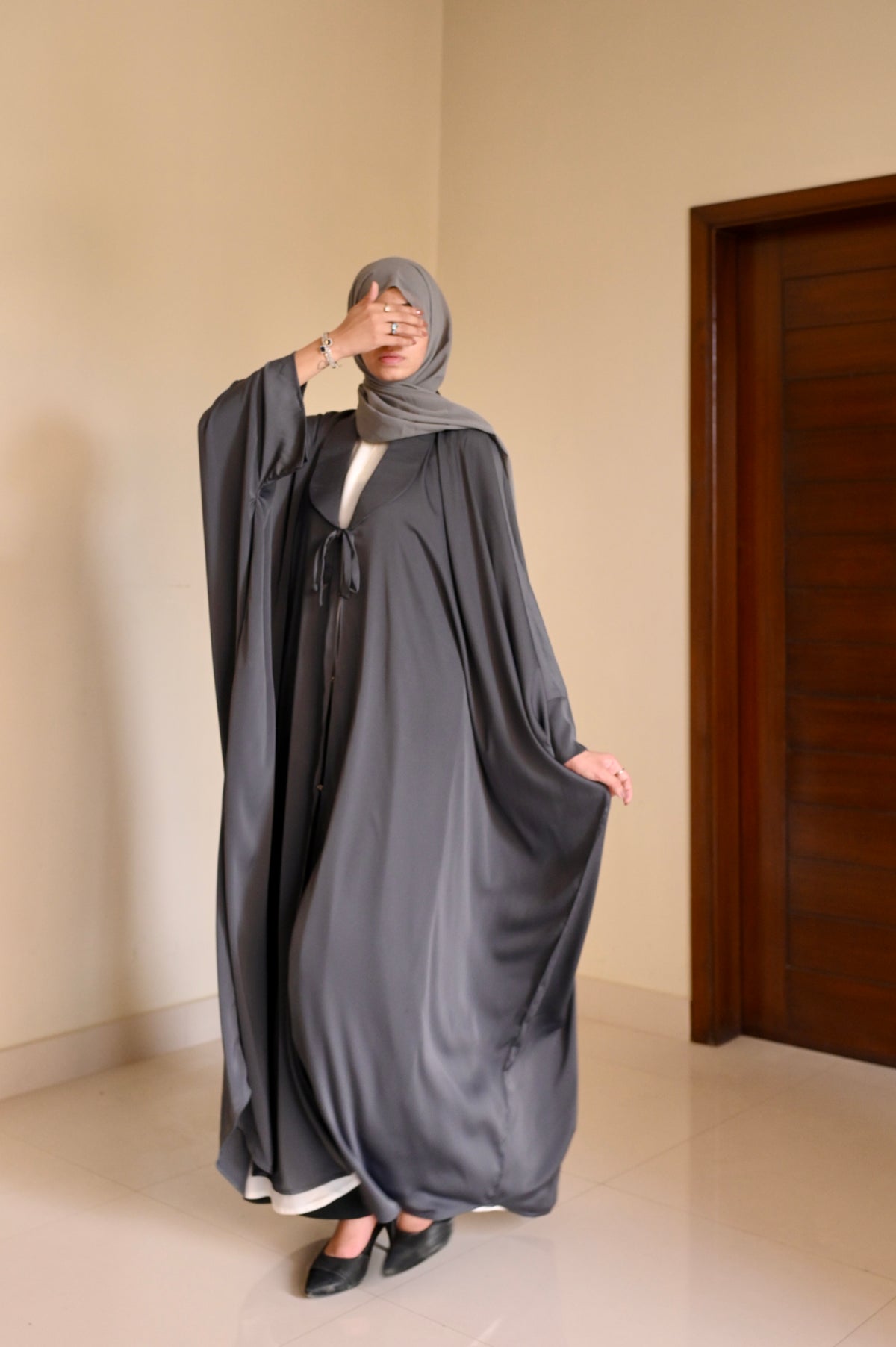 Nooré - Kaftan abaya- Charcoal Romantic Nida