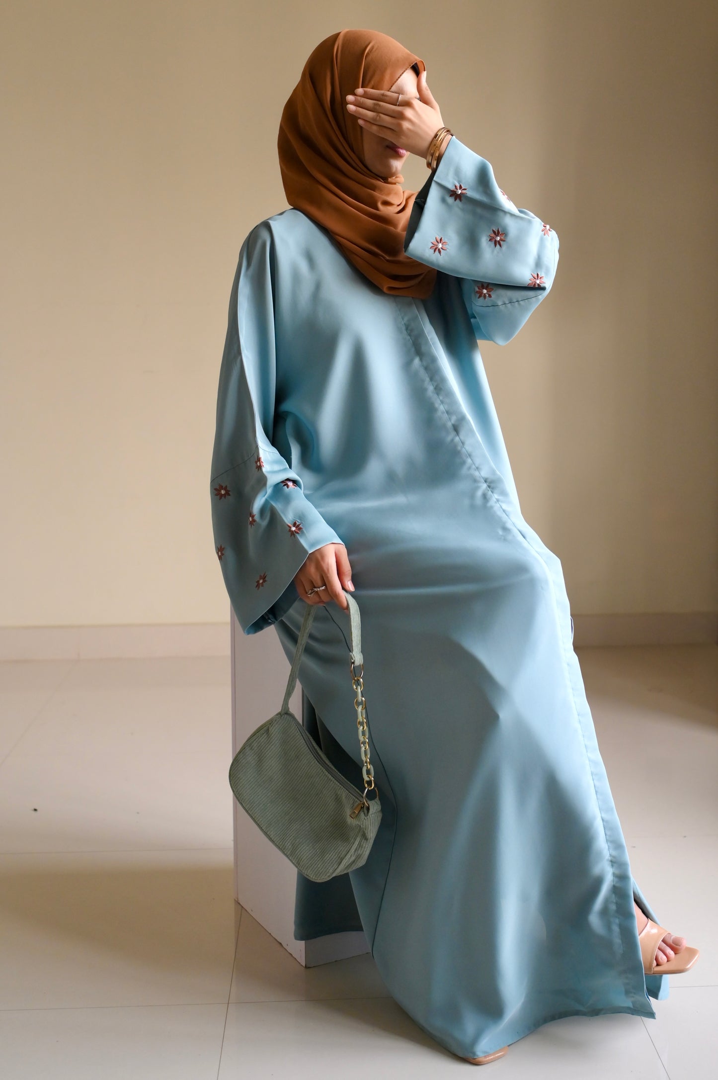 Daisies Abaya- Pistachio Cocoa