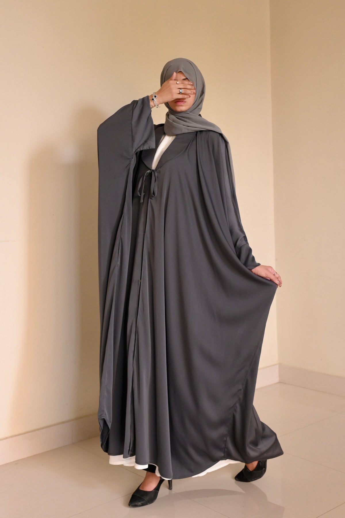 Nooré - Kaftan abaya- Charcoal Romantic Nida